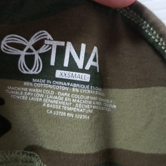 TNA Aritzia Camo Leggings - Picture 5 of 5